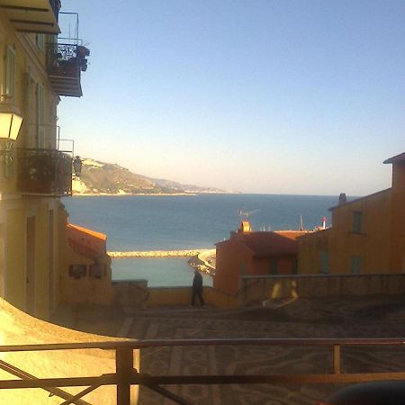 Apartament Bilocale Nella Vecchia Citta' Di Mentone Zewnętrze zdjęcie